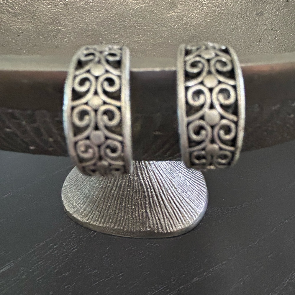 Chico’s open brushed silver metal short post hoops pierced earrings